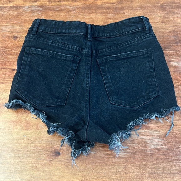 Zara high rise denim shorts - Picture 2 of 3